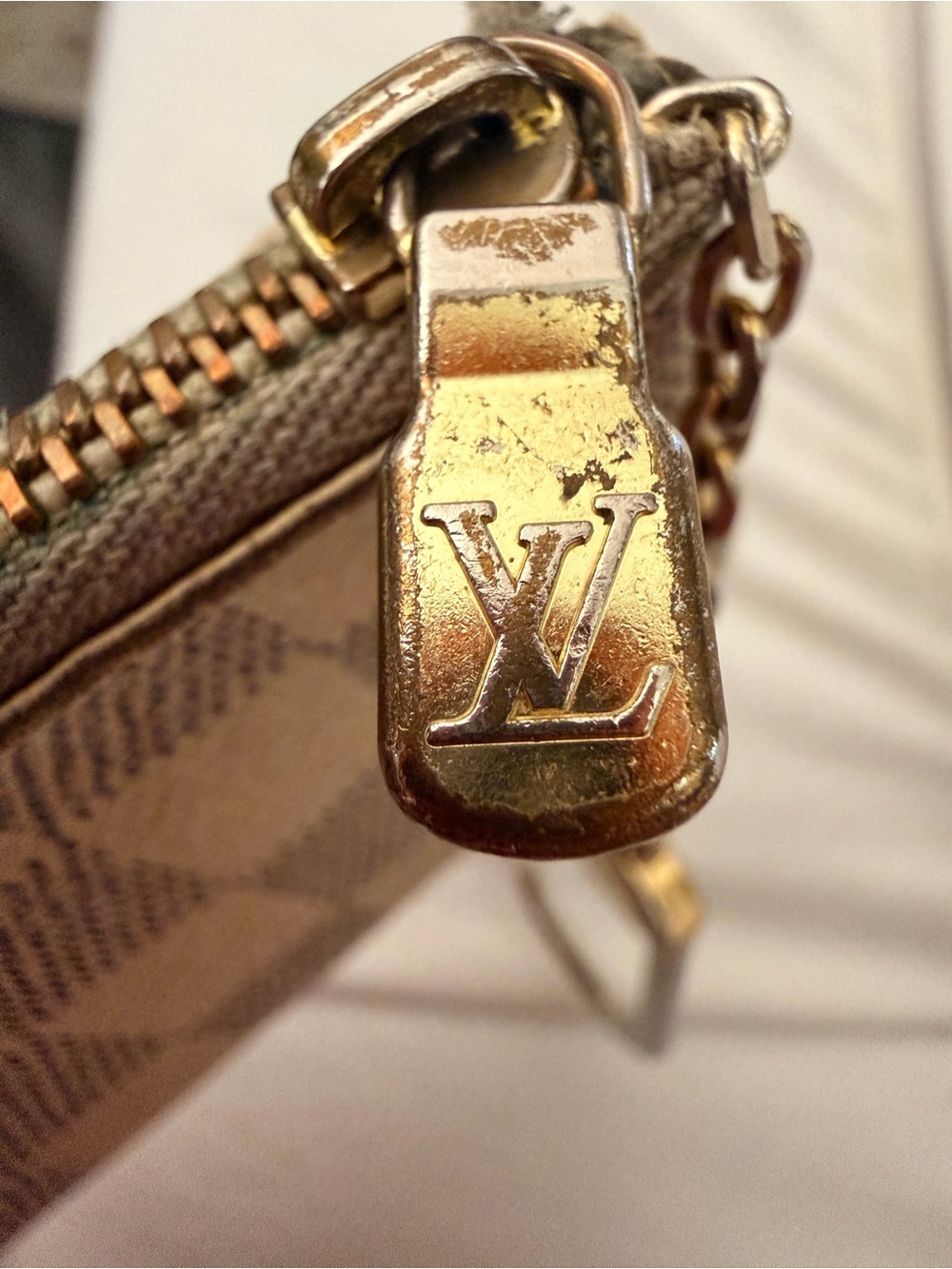 Louis Vuitton Damier Azur Mini Key Pouch in Cream and Light Gray - Picture 10 of 14